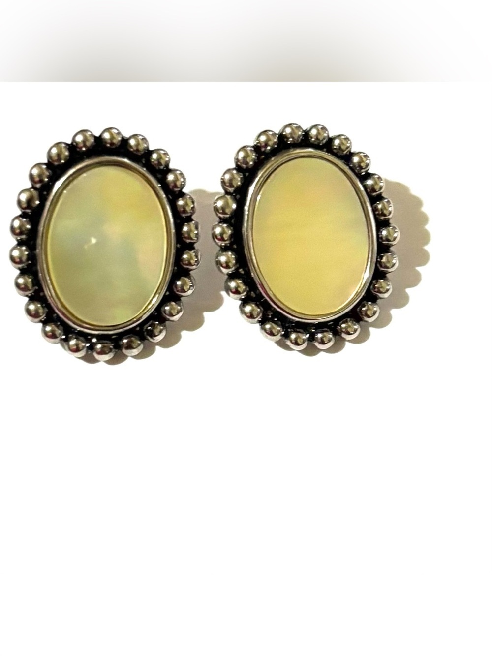 Fashion Jewelry Iridescent Cream Oval Stud Earrings with Beaded Edge